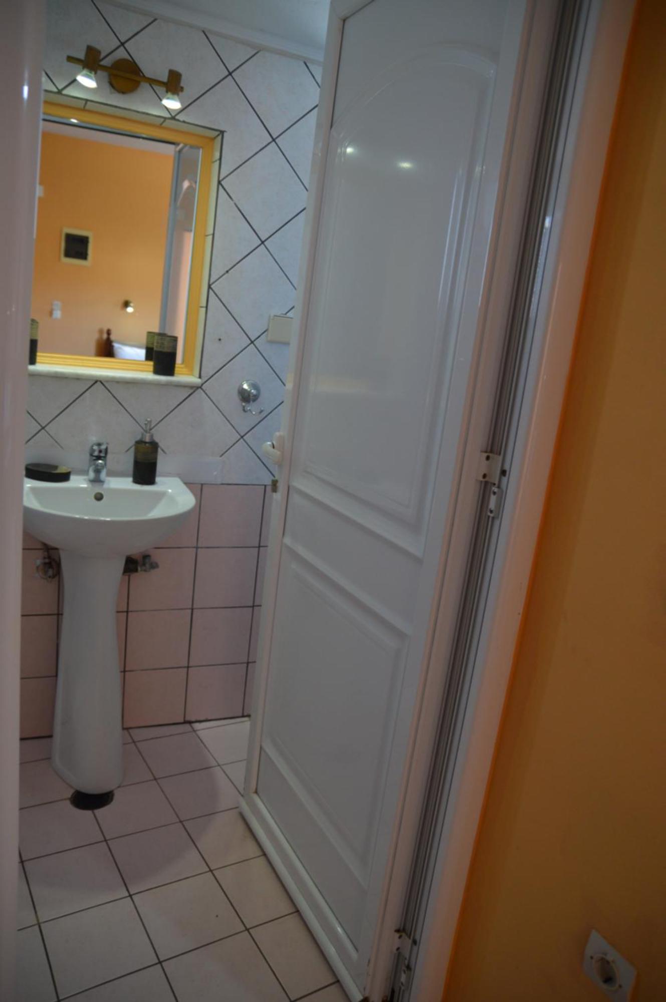 Melia Studios Kato Daratso Luaran gambar