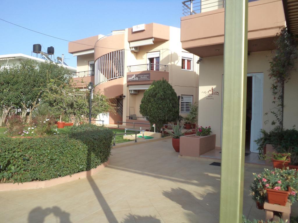 Melia Studios Kato Daratso Luaran gambar