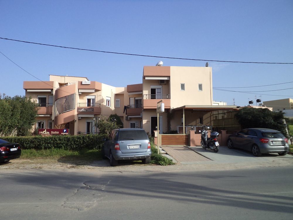 Melia Studios Kato Daratso Luaran gambar